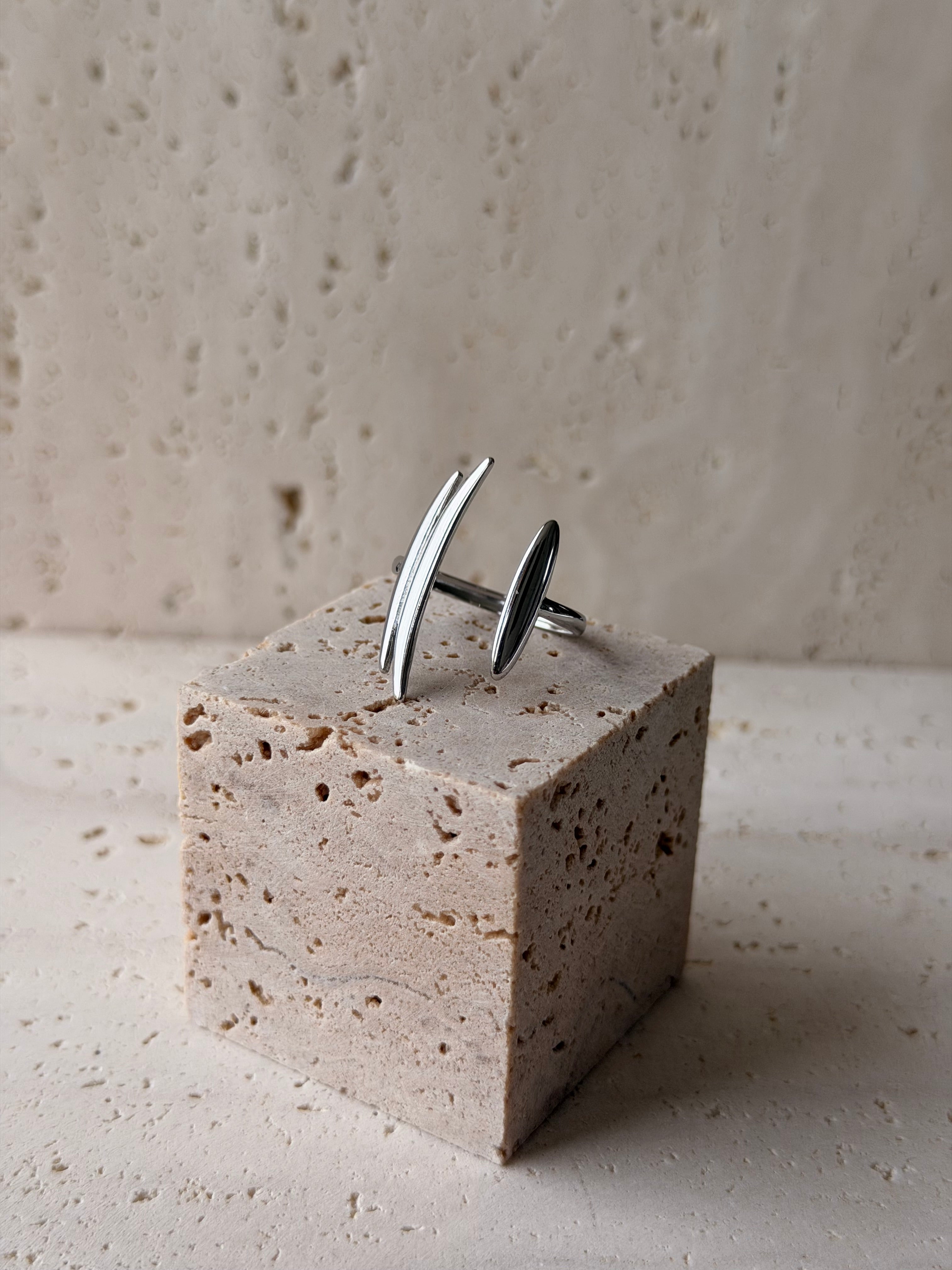 Lior ring